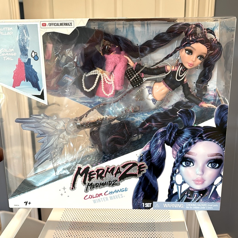 New in PKG MERMAZE MERMAIDZ color change, Winter Waves, Nera Doll